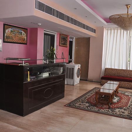Hotel Samrat Kaushambi Ghaziabad Esterno foto