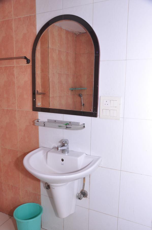 Hotel Samrat Kaushambi Ghaziabad Esterno foto