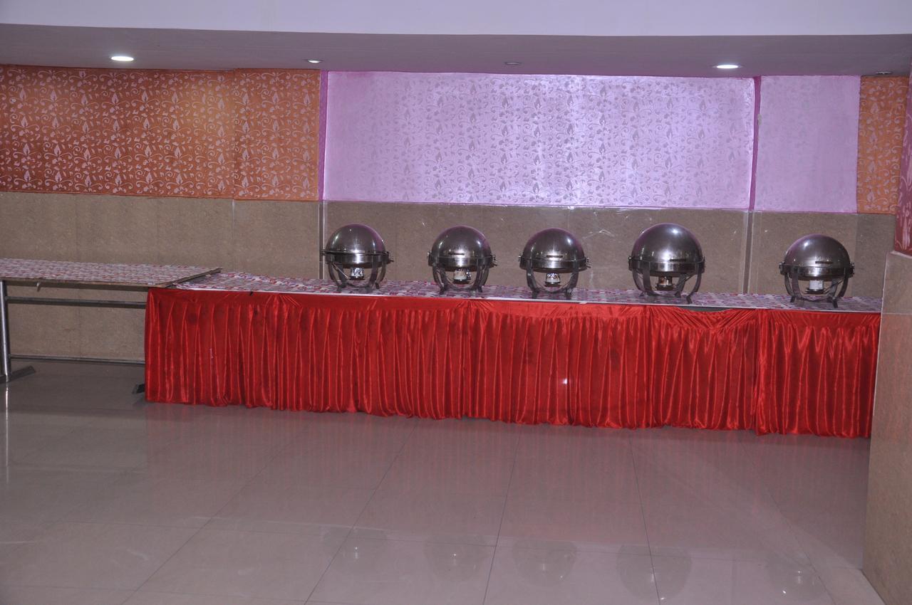 Hotel Samrat Kaushambi Ghaziabad Esterno foto