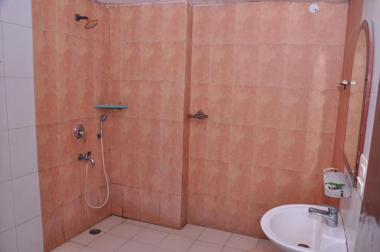 Hotel Samrat Kaushambi Ghaziabad Esterno foto