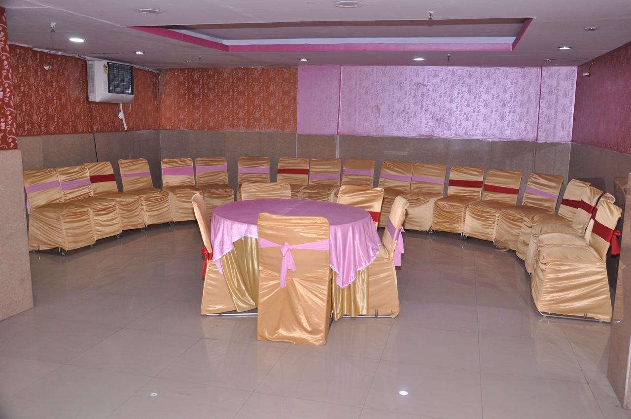 Hotel Samrat Kaushambi Ghaziabad Esterno foto