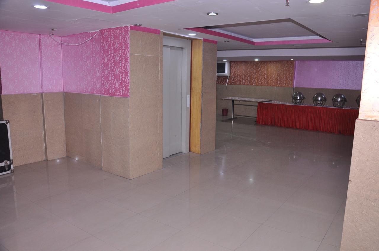 Hotel Samrat Kaushambi Ghaziabad Esterno foto