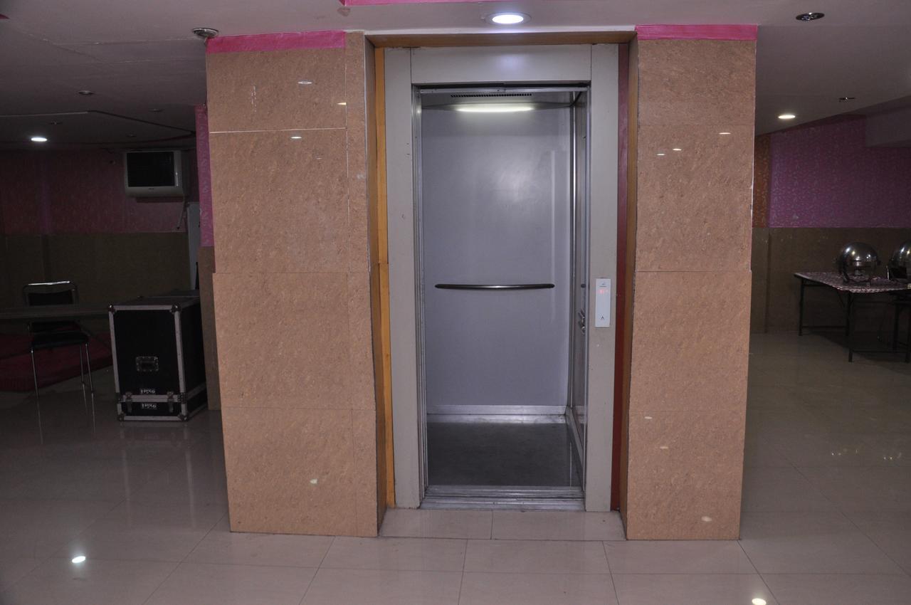 Hotel Samrat Kaushambi Ghaziabad Esterno foto