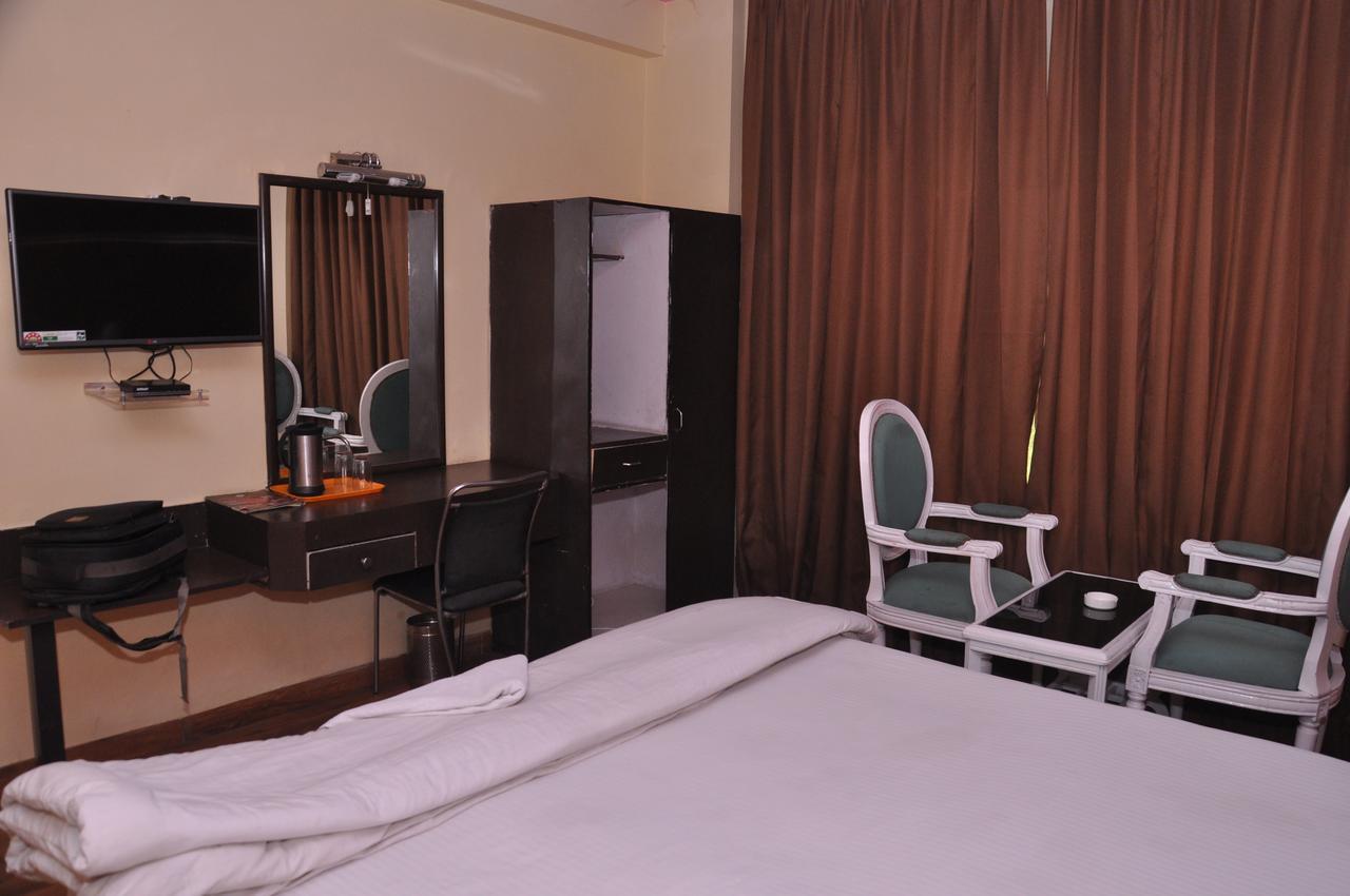 Hotel Samrat Kaushambi Ghaziabad Esterno foto