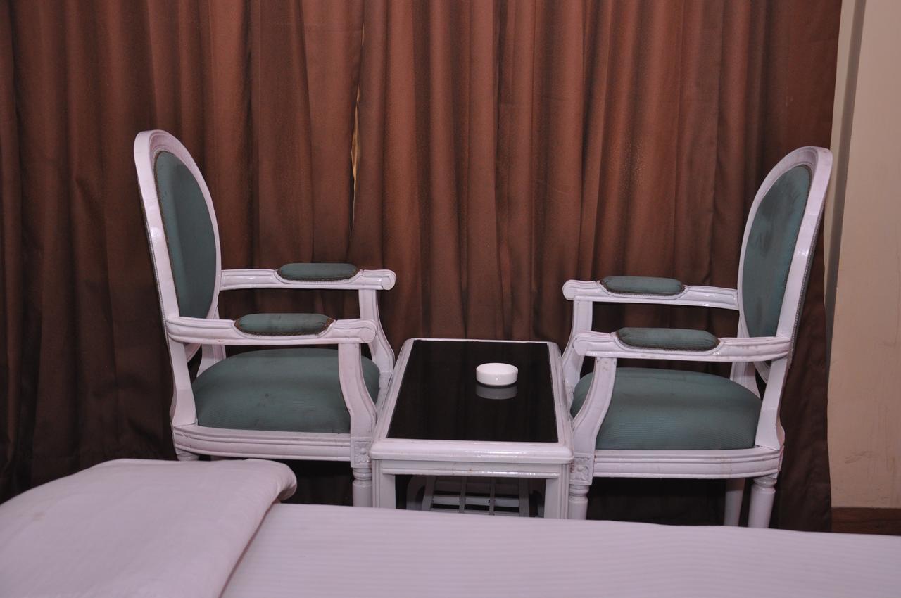 Hotel Samrat Kaushambi Ghaziabad Esterno foto
