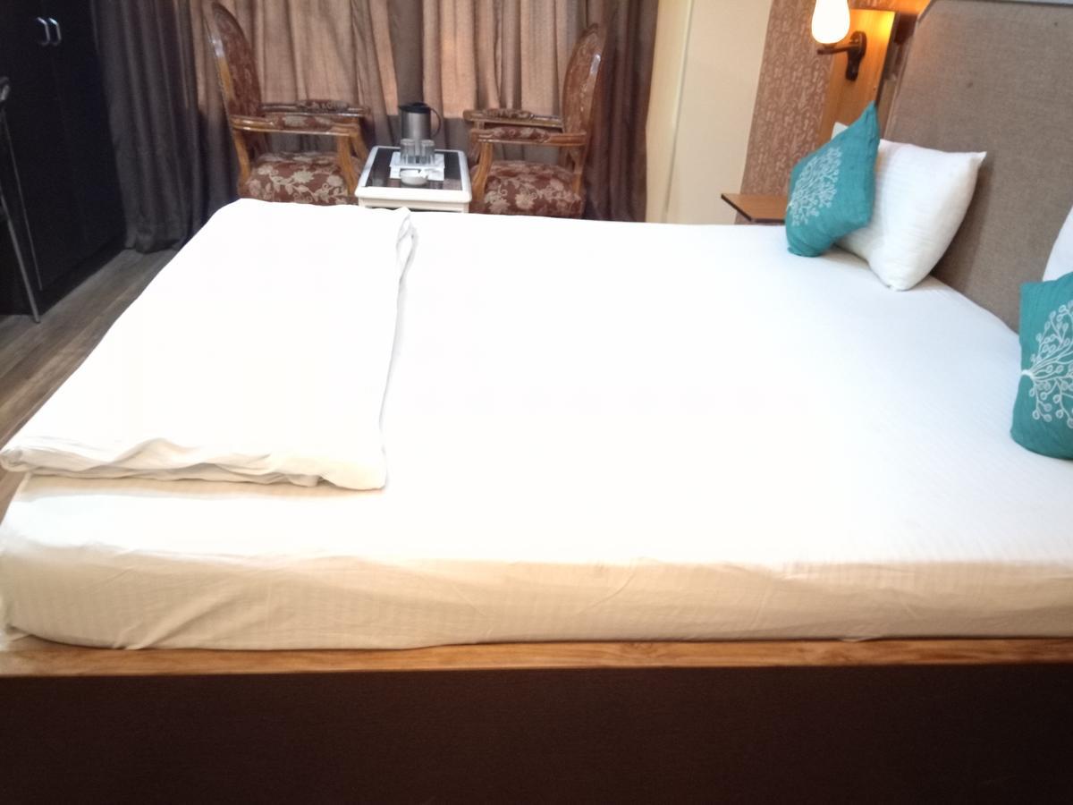 Hotel Samrat Kaushambi Ghaziabad Esterno foto