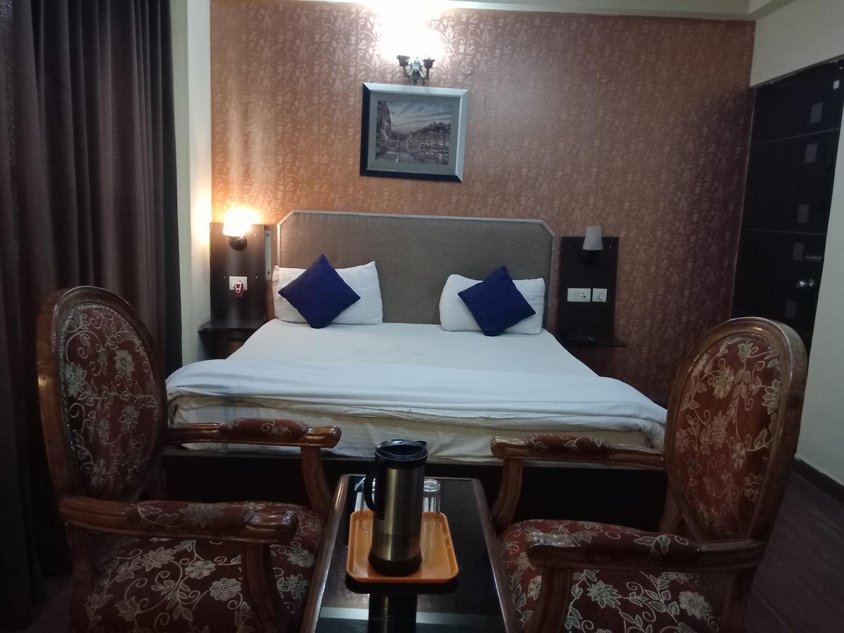 Hotel Samrat Kaushambi Ghaziabad Esterno foto