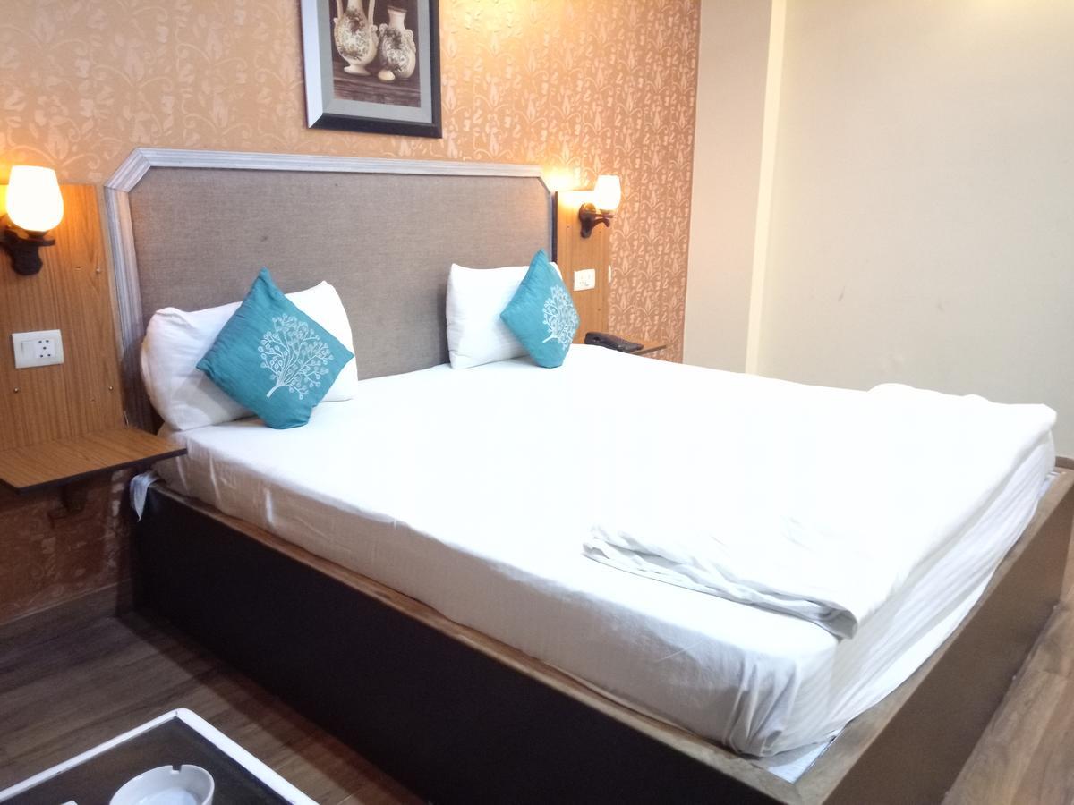 Hotel Samrat Kaushambi Ghaziabad Esterno foto