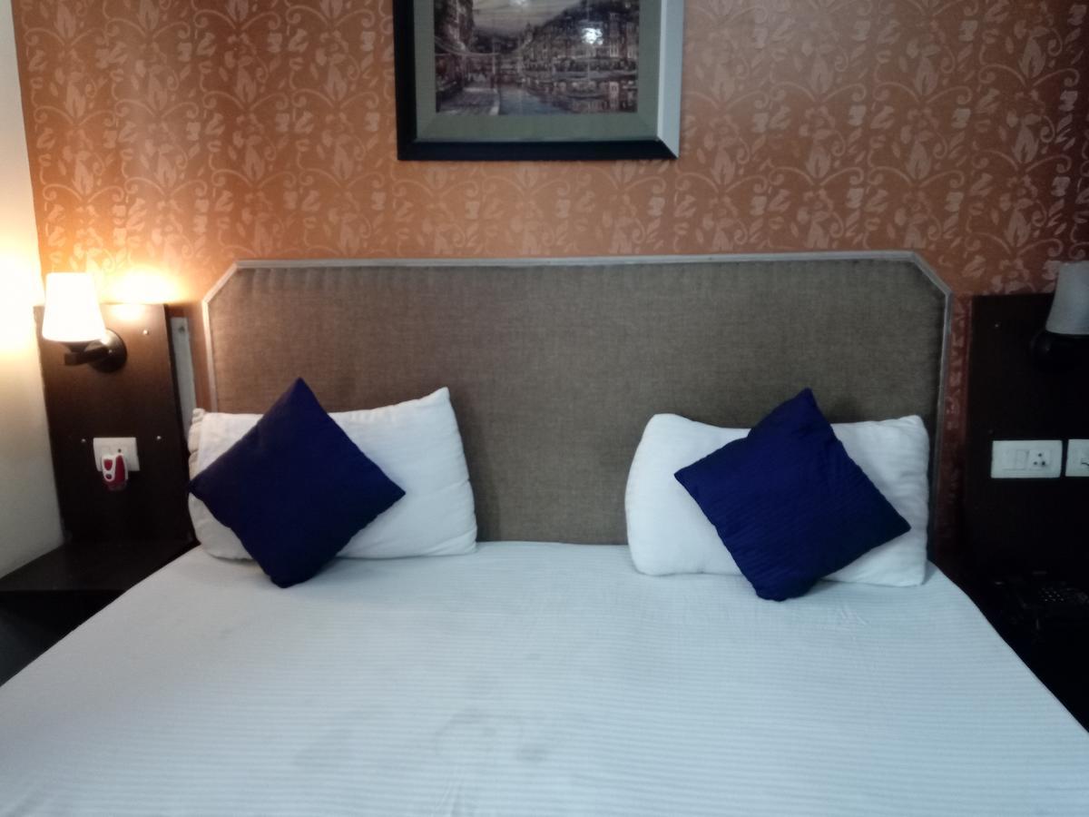 Hotel Samrat Kaushambi Ghaziabad Esterno foto