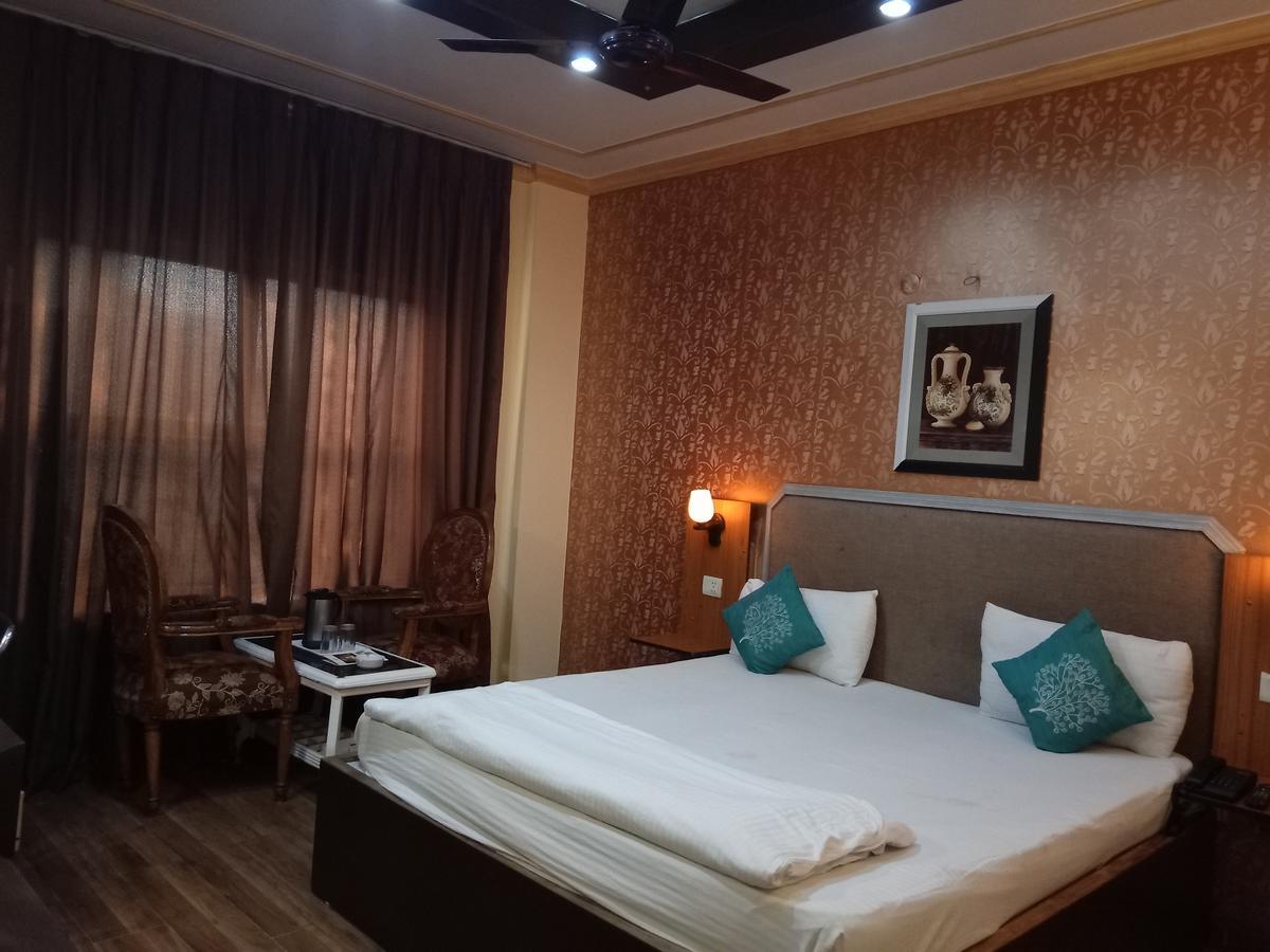 Hotel Samrat Kaushambi Ghaziabad Esterno foto