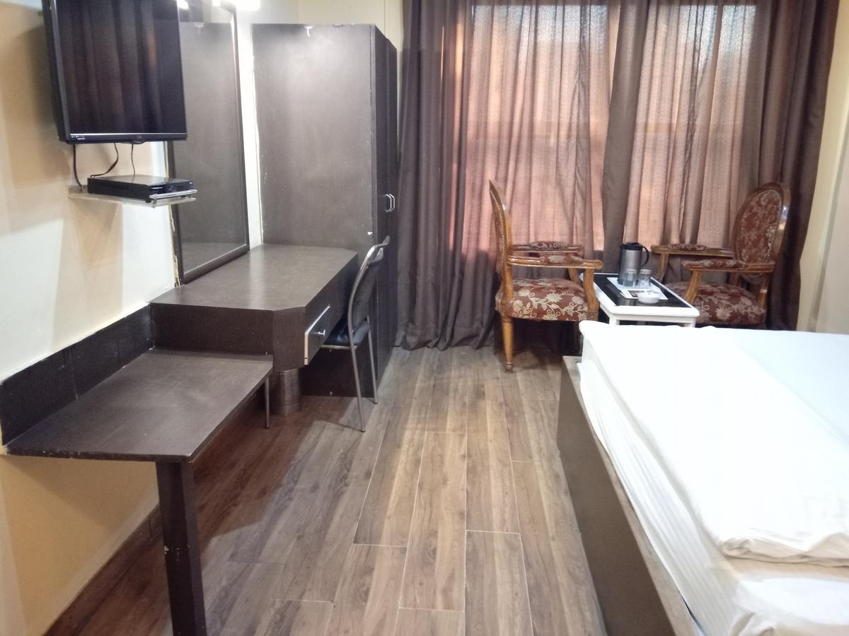 Hotel Samrat Kaushambi Ghaziabad Esterno foto