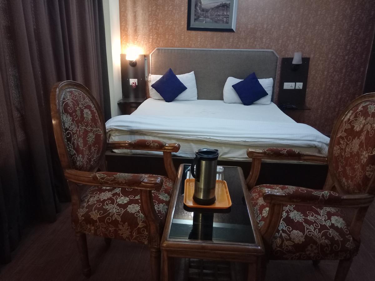 Hotel Samrat Kaushambi Ghaziabad Esterno foto