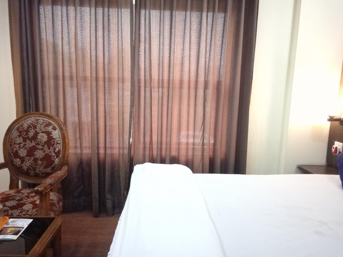 Hotel Samrat Kaushambi Ghaziabad Esterno foto