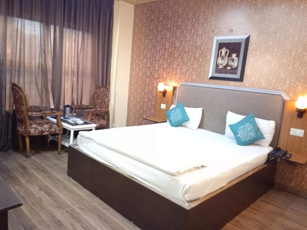 Hotel Samrat Kaushambi Ghaziabad Esterno foto